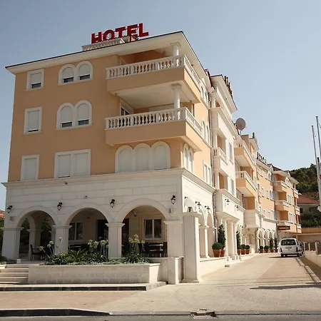 Palace 4* טרוגיר