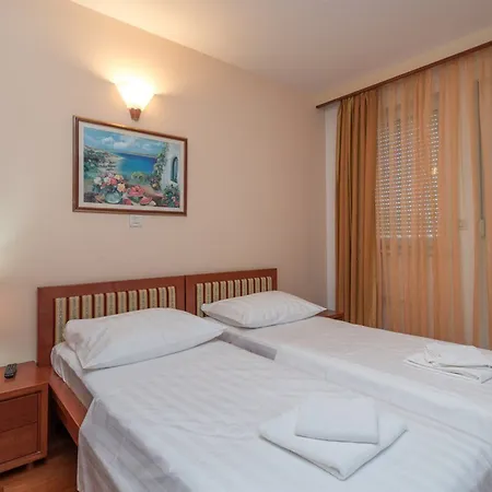 Palace מלון 4*