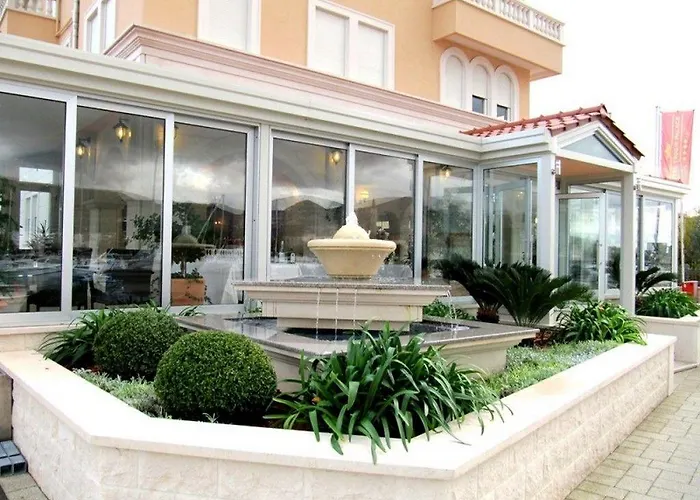 Palace 4*