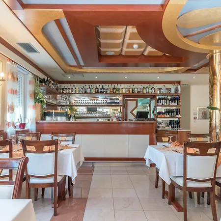 Otel Palace Trogir