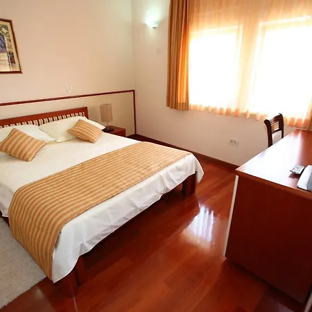 Palace 4*