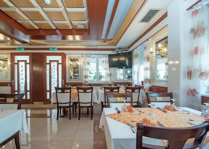 特洛吉尔宫殿酒店