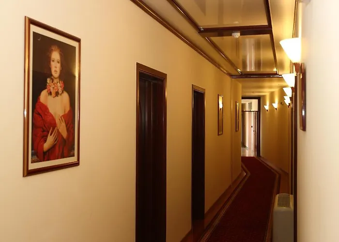 特洛吉尔宫殿酒店