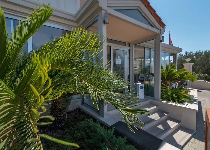 特洛吉尔宫殿酒店