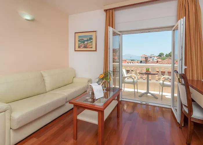 特洛吉尔宫殿酒店 4*