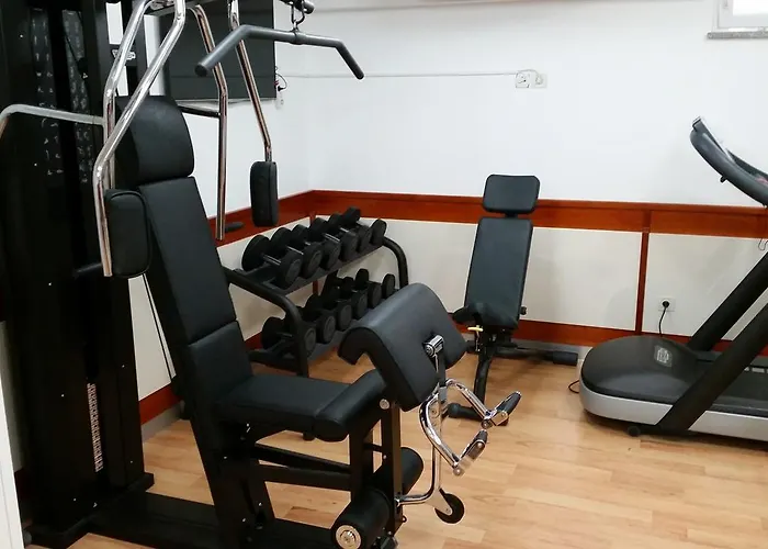 Palace Τρογκίρ