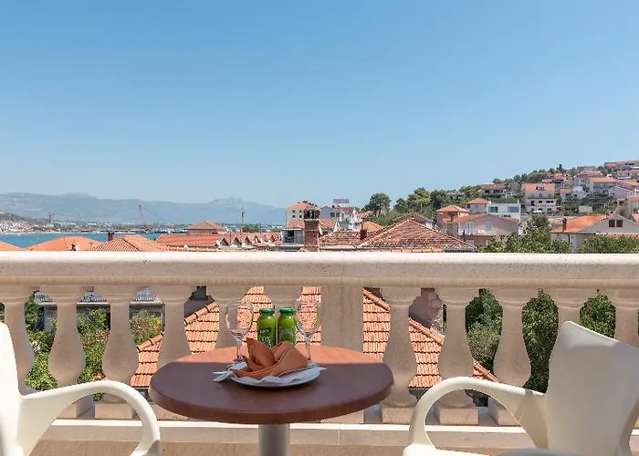 特洛吉尔宫殿酒店 4*