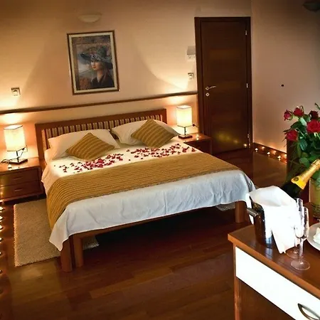 Palace 4* Трогір