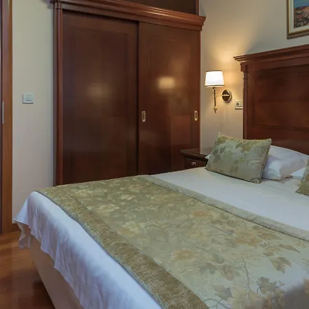 Palace Готель 4*