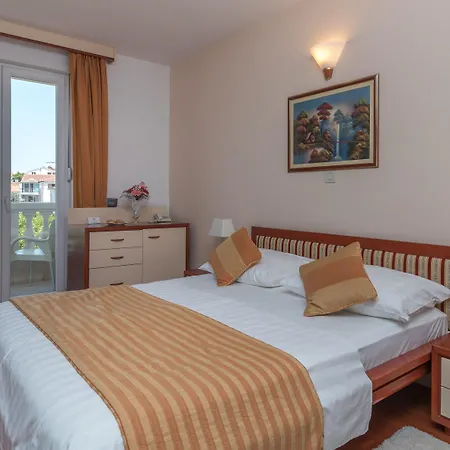 Palace 4* Трогір