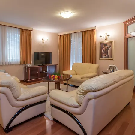 Palace Готель 4*